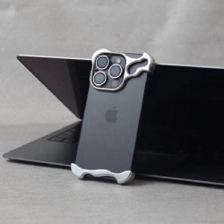 アルミニウム合金製縁取りスマホケース